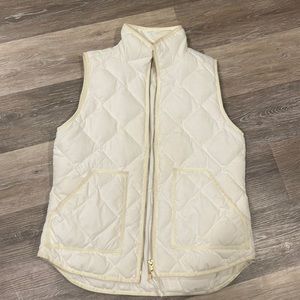 J Crew Quilted Vest - Small 🤍
